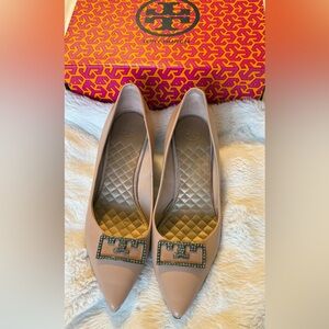Tory Burch Beige heels with Embellished Buckle